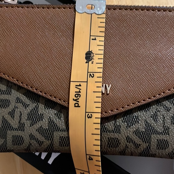 🛍️🏆Host Pick🏆 #793 NWT DKNY Wallet - Picture 13 of 13